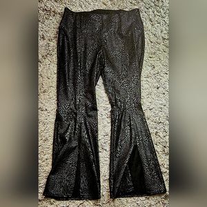 Slim Factor by Investments Black Animal Print Pants